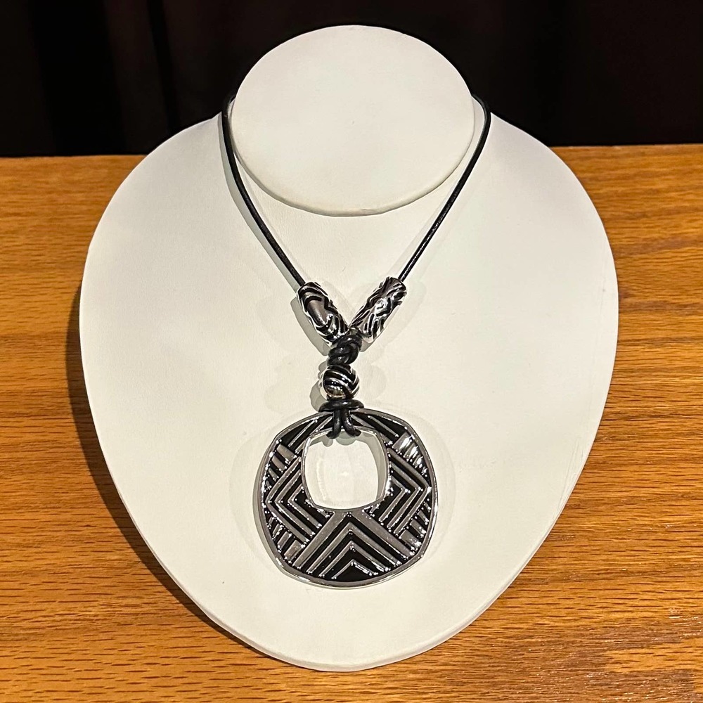K530 Black & Silver Tone “Vibe” Necklace, With Box NEW! - Picture 1 of 11